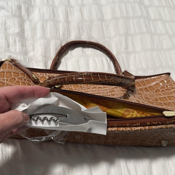 NWT Samantha Brown insulated purse in Caramel Camel color - Picture 5 of 5